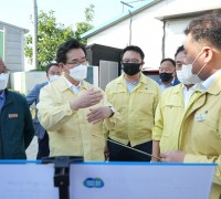 정황근 농식품부장관, 폭염 대처 육계 농장 긴급 점검