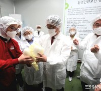 김인중 농식품부차관, 김치 수출기업 현장 방문